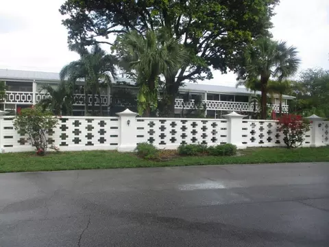 91 Willow Rd #203, Tequesta, FL 33469