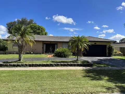 5300 SW 8th Street St, Plantation, FL 33317