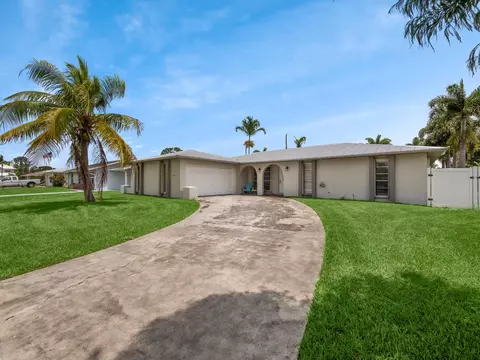 351 SE Galleon Ln, Port Saint Lucie, FL 34983