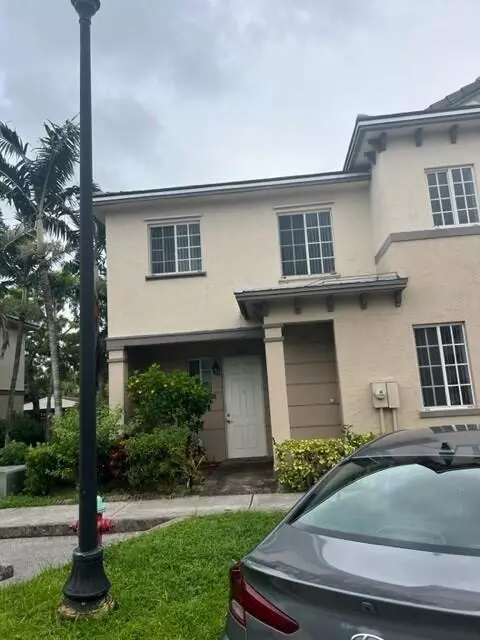 1975 Marsh Harbour Dr, Riviera Beach, FL 33404