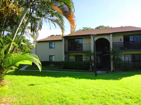 514 Shady Pine Way #C2, Greenacres, FL 33415