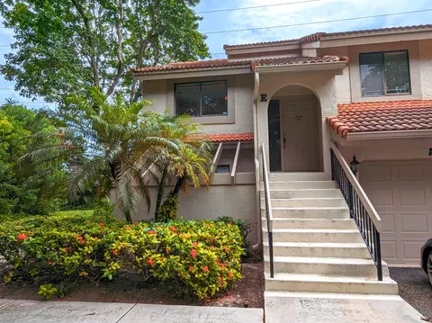 5650 Coach House Cir #E, Boca Raton, FL 33486