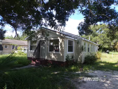 327 N 15th St N, Fort Pierce, FL 34950