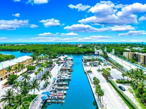 700 E Boynton Beach Blvd #408, Boynton Beach, FL 33435