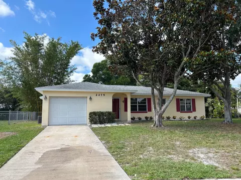 2275 4th Ln, Vero Beach, FL 32962