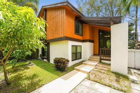 1630 W Sandpiper Cr, Pembroke Pines, FL 33026