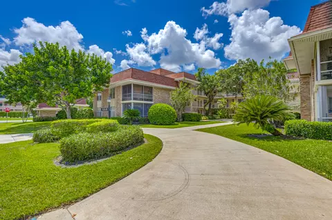 5510 Tamberlane Cir #142, Palm Beach Gardens, FL 33418