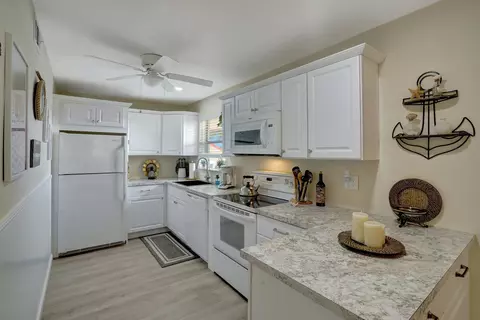 319 Lake Evelyn Dr, West Palm Beach, FL 33411