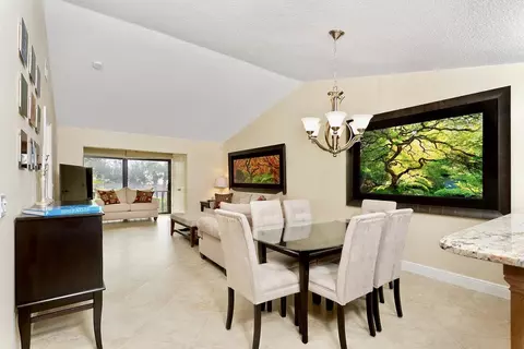 5200 E Club Cir #204, Boca Raton, FL 33487
