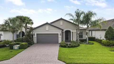 573 SE Monet Dr, Port Saint Lucie, FL 34984