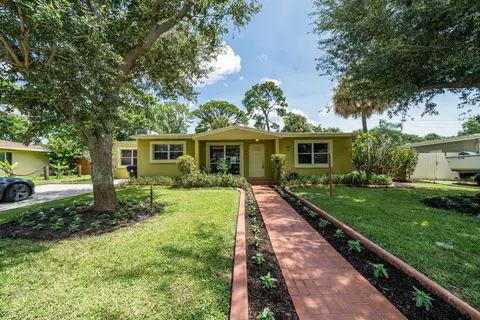 3432 Lake Osborne Dr, Lake Worth, FL 33461