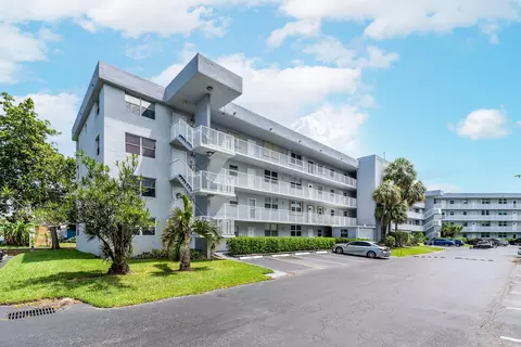 120 Royal Park Dr #4F, Oakland Park, FL 33309