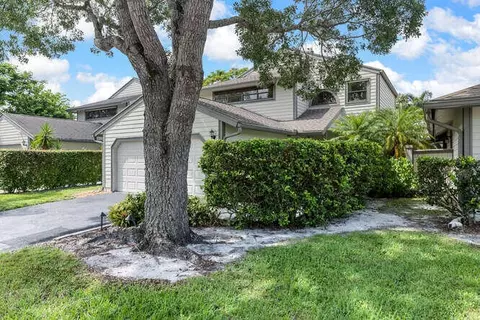 2462 Bedford Mews Dr, Wellington, FL 33414