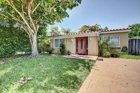 1423 NE 180th St, North Miami Beach, FL 33162