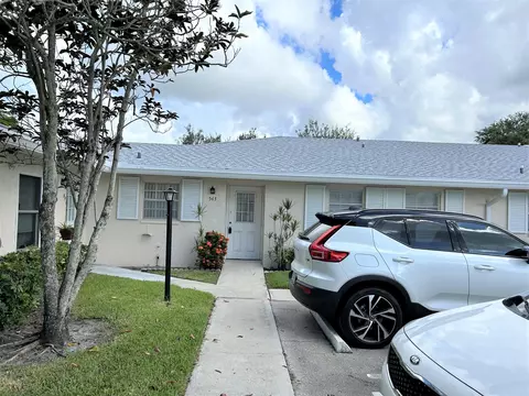 543 Franconia Cir, Lake Worth, FL 33467