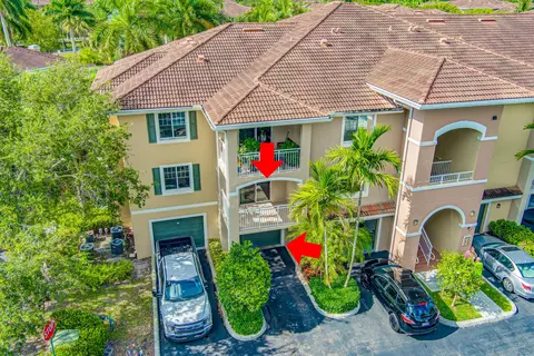 6521 Emerald Dunes Dr #201, West Palm Beach, FL 33411