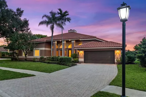 6774 Newport Lake Cir, Boca Raton, FL 33496