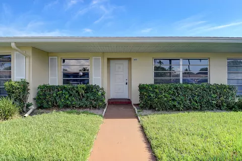 8601 Boca Dr #70, Boca Raton, FL 33433