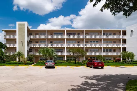 334 Southampton B #334, West Palm Beach, FL 33417