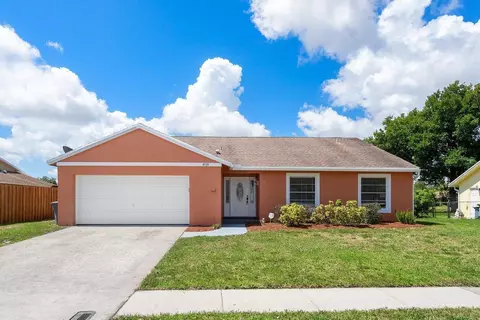 8130 Rose Marie Cir, Boynton Beach, FL 33472
