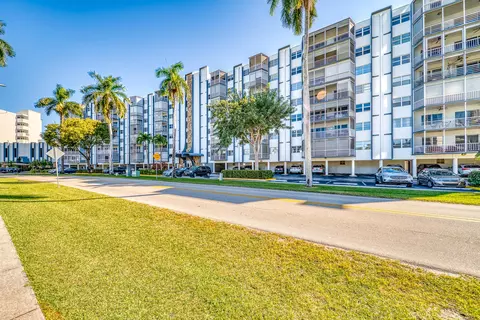 200 Diplomat Pkwy #227, Hallandale Beach, FL 33009