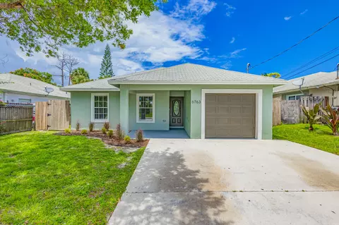 6763 3rd St, Limestone Creek, FL 33458