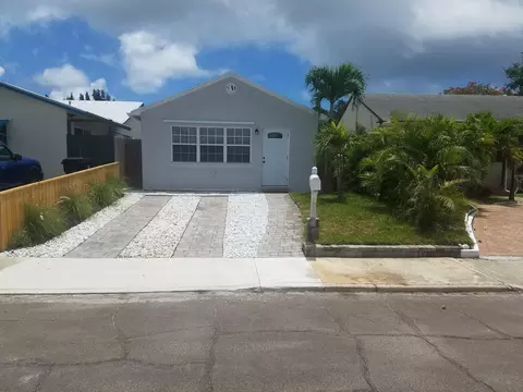 616 N C St, Lake Worth, FL 33460