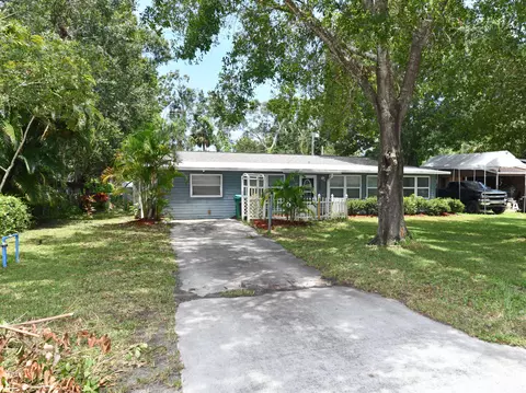 8608 Penny Lane Ln, Fort Pierce, FL 34951