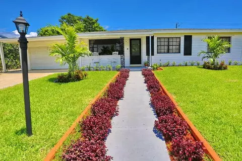 826 Cochran Dr, Lake Worth, FL 33461