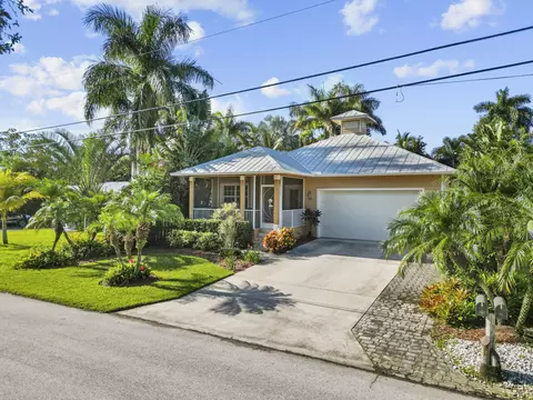 932 SW 30th St, Palm City, FL 34990