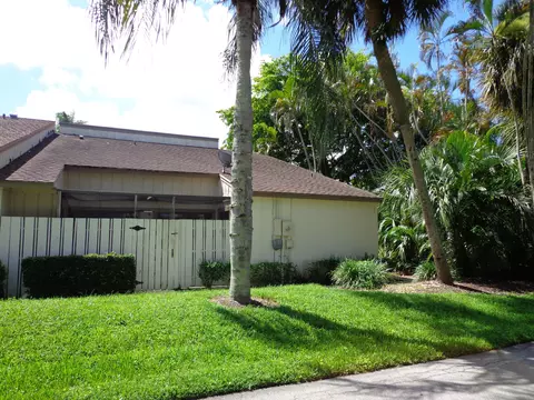 11892 Sturbridge Ln, Wellington, FL 33414