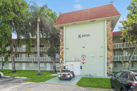 3500 Springdale Blvd #208, Palm Springs, FL 33461
