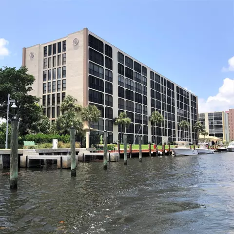 1631 Riverview Rd #701, Deerfield Beach, FL 33441