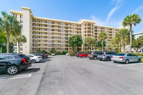 3050 N Palm Aire Dr #903, Pompano Beach, FL 33069