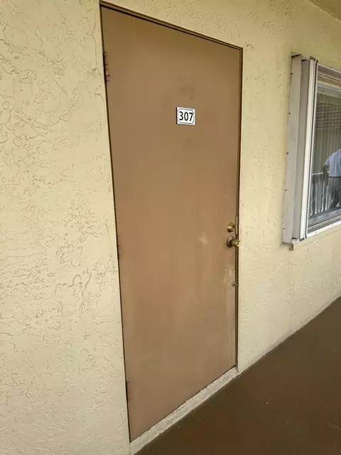 500 Village Green Cir W #307, Palm Springs, FL 33461