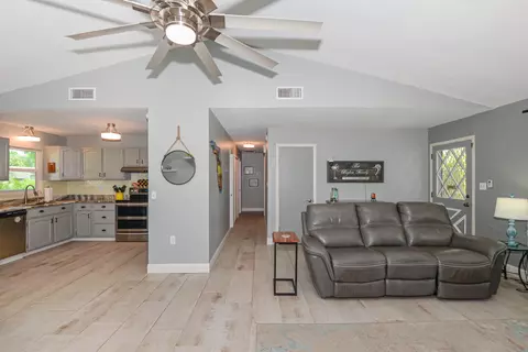 5306 Myrtle Dr, Fort Pierce, FL 34982