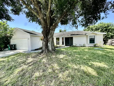 1258 SW Cynthia St, Port Saint Lucie, FL 34983
