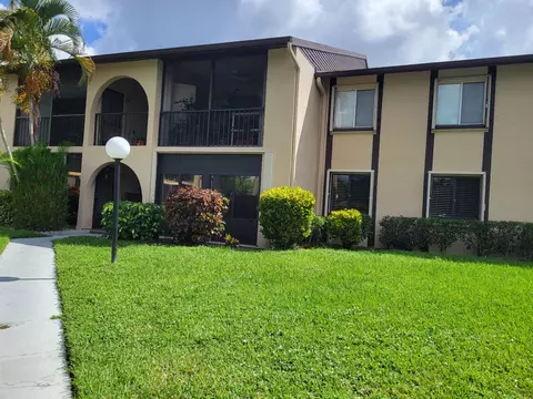 445 Pine Glen Ln #D-2, Greenacres, FL 33463