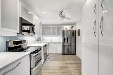 120 NW 24 Ct, Pompano Beach, FL 33064