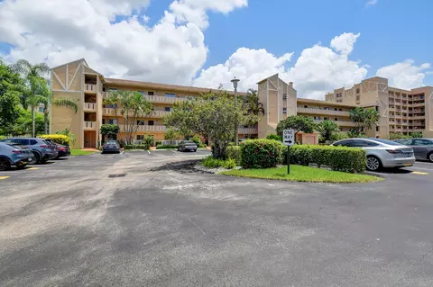 7006 Huntington Ln #104, Delray Beach, FL 33446