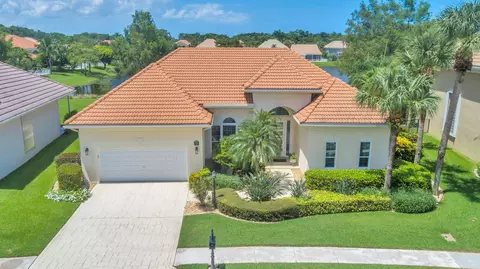 135 Satinwood Ln, Palm Beach Gardens, FL 33410