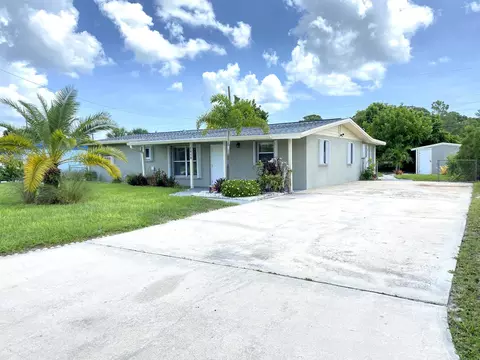 2819 NE Hickory Ridge Ave, Jensen Beach, FL 34957