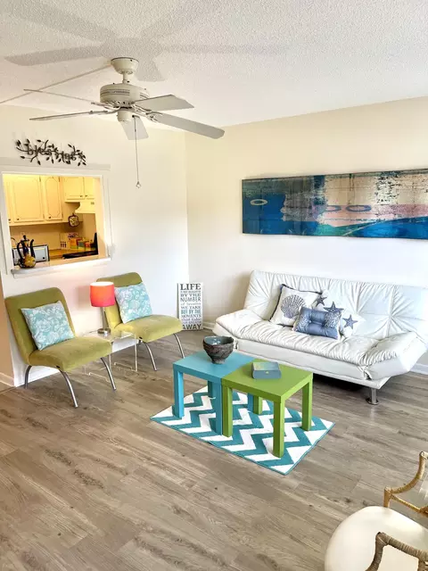 65 Kingswood D, West Palm Beach, FL 33417