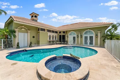 8 Bayview Ter, Tequesta, FL 33469