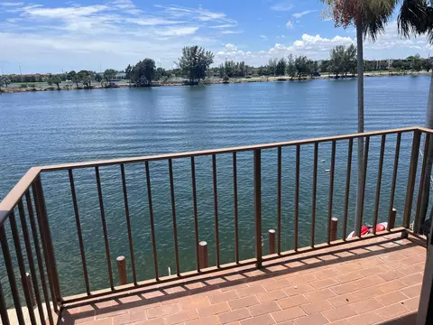 1100 Crystal Lake Dr #207, Pompano Beach, FL 33064