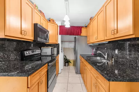 5631 NE 3rd Ave, Oakland Park, FL 33334