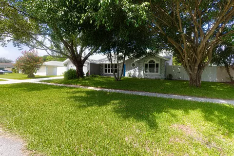 843 Azalea Dr, Royal Palm Beach, FL 33411