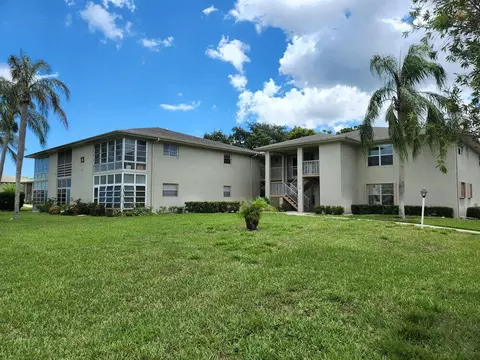 13 Lake Vista Trl #203, Port Saint Lucie, FL 34952