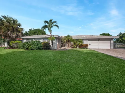 8157 Pine Tree Ln, Lake Clarke Shores, FL 33406