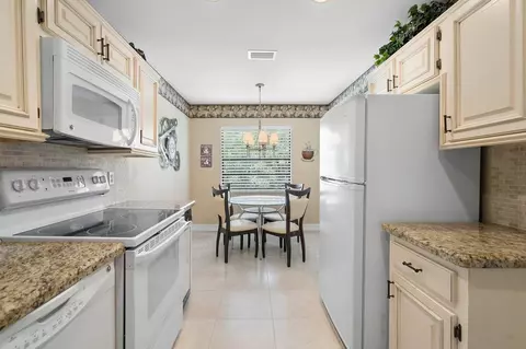 48 Stratford Ln #H, Boynton Beach, FL 33436